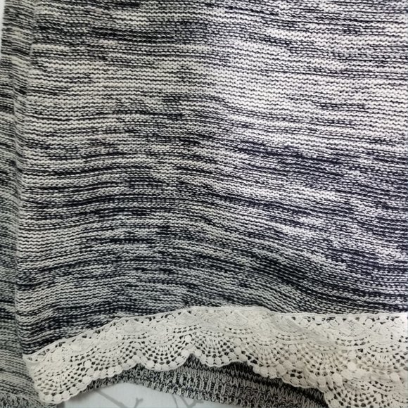 Springfield Black & Ivory Sweater Crochet Detail - Picture 2 of 4